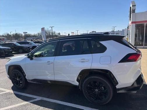 2024 Toyota RAV4 Hybrid SE