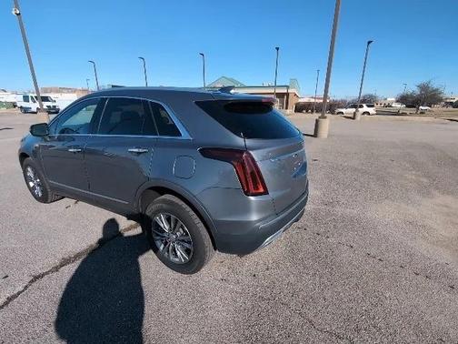 2022 Cadillac XT5 Premium Luxury
