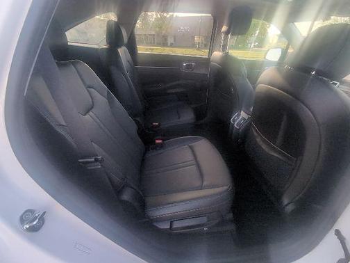 Glacial White Pearl 2023 Kia Sorento SX