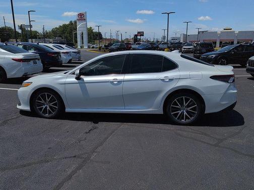Pearl 2023 Toyota Camry XLE