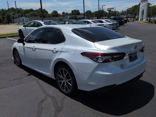 Pearl 2023 Toyota Camry XLE