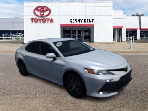 Pearl 2023 Toyota Camry XLE