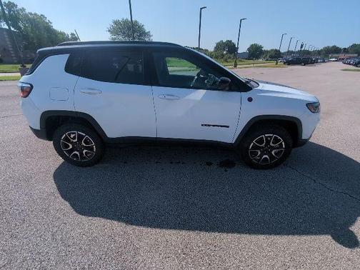 Bright White 2025 Jeep Compass Trailhawk