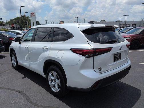 Wind Chill Pearl 2023 Toyota Highlander LE