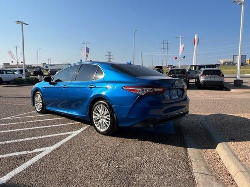 2020 Toyota Camry Hybrid XLE