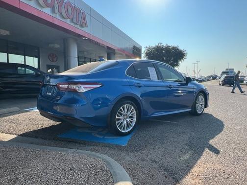 2020 Toyota Camry Hybrid XLE