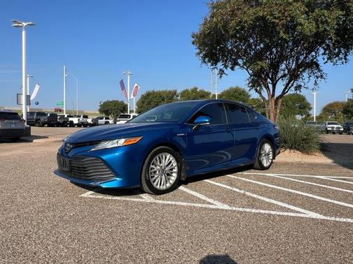 2020 Toyota Camry Hybrid XLE