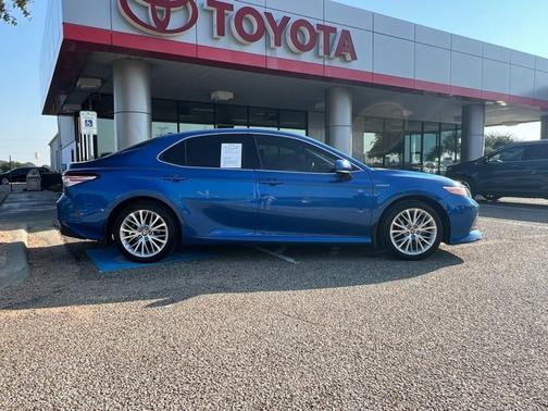 2020 Toyota Camry Hybrid XLE