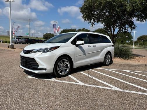 2024 Toyota Sienna Platinum