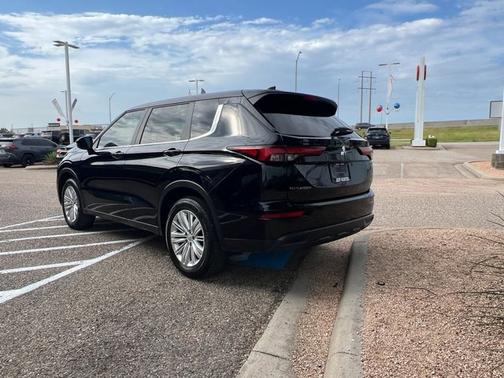 2024 Mitsubishi Outlander ES