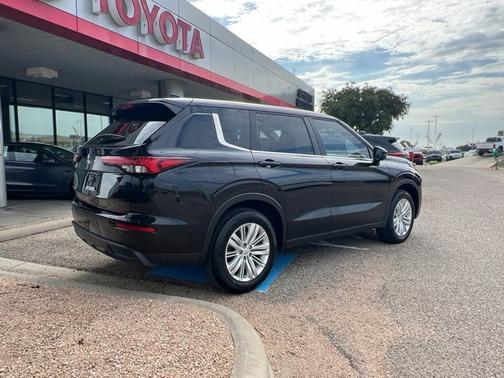 2024 Mitsubishi Outlander ES