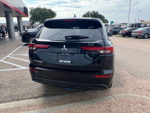 2024 Mitsubishi Outlander ES