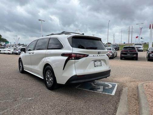 2021 Toyota Sienna XLE