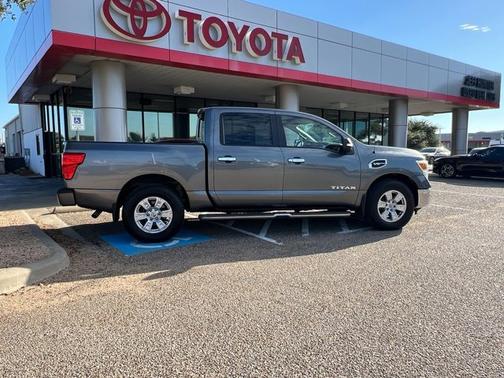 2017 Nissan Titan SV