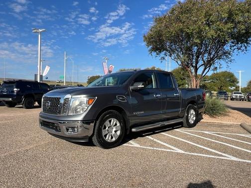 2017 Nissan Titan SV