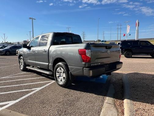 2017 Nissan Titan SV