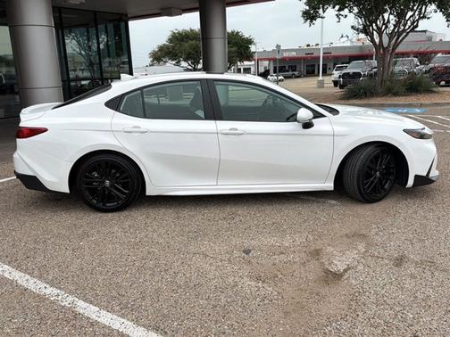 Ice Cap 2025 Toyota Camry SE