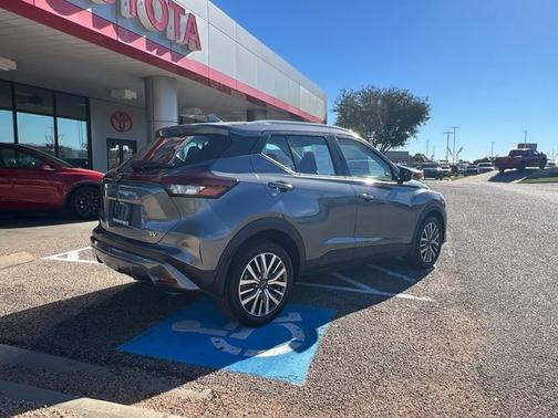 2024 Nissan Kicks SV