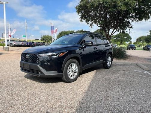 2025 Toyota Corolla Cross LE
