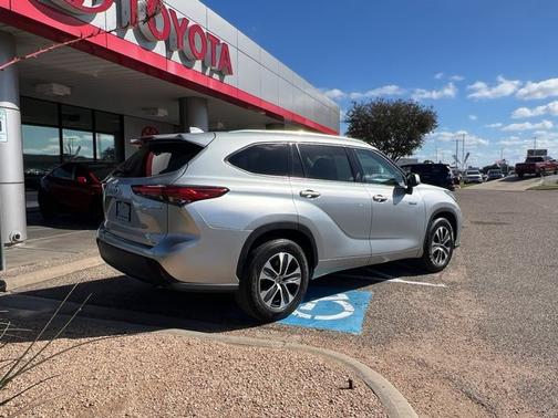2021 Toyota Highlander Hybrid XLE