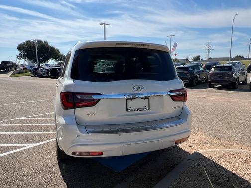 2021 INFINITI QX80 LUXE