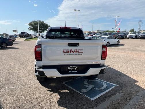 2024 GMC Canyon 4WD AT4