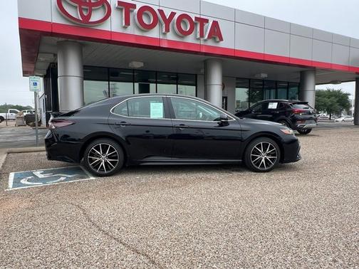 2022 Toyota Camry SE