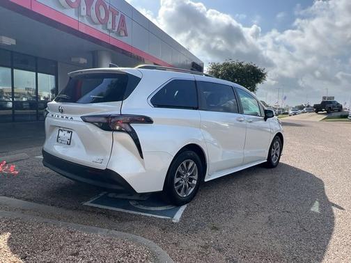 2023 Toyota Sienna XLE