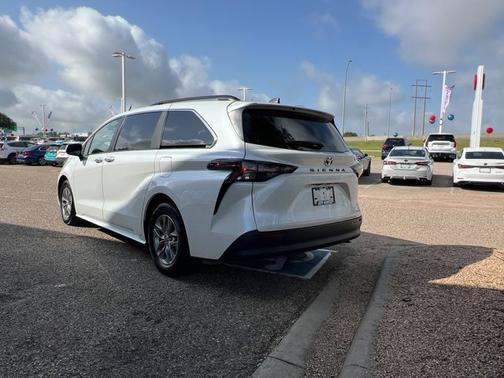 2023 Toyota Sienna XLE