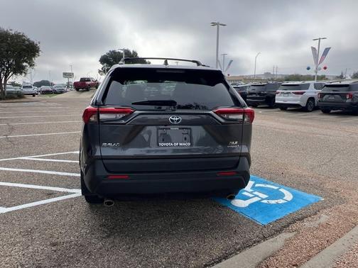 2020 Toyota RAV4 Hybrid XLE