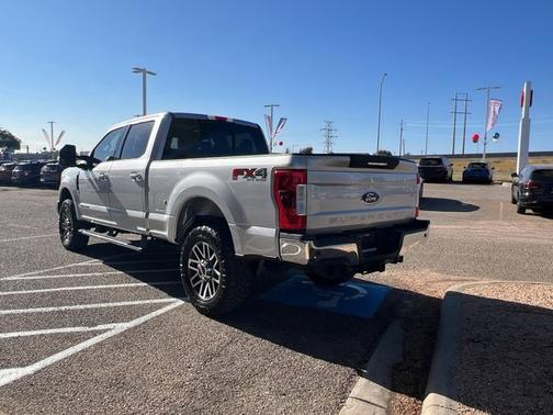 2017 Ford F-250 4WD Lariat Crew Cab