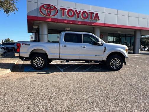 2017 Ford F-250 4WD Lariat Crew Cab