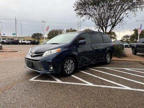 2020 Toyota Sienna XLE Premium