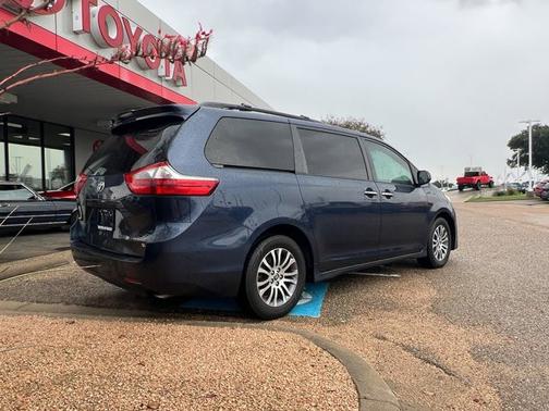 2020 Toyota Sienna XLE Premium