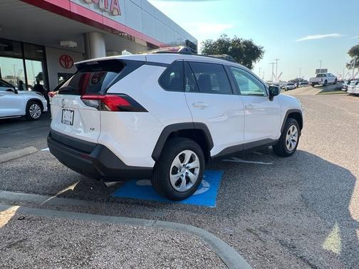 2020 Toyota RAV4 LE