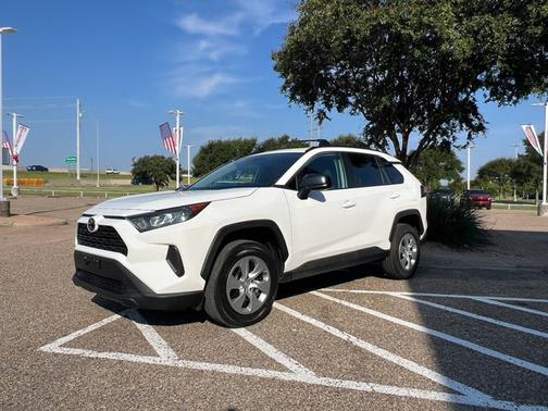 2020 Toyota RAV4 LE
