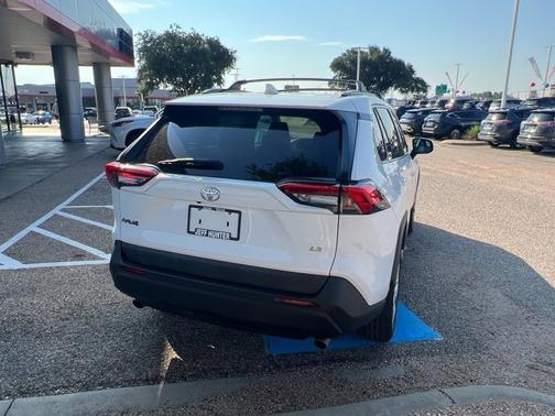 2020 Toyota RAV4 LE