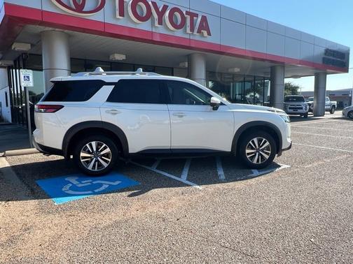 2024 Nissan Pathfinder SL