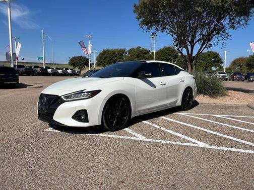 2022 Nissan Maxima SR