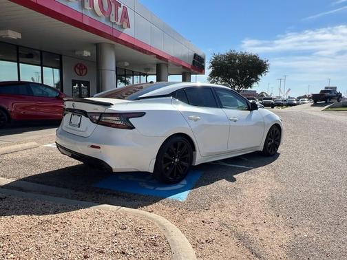 2022 Nissan Maxima SR