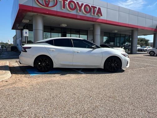 2022 Nissan Maxima SR