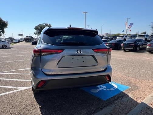2022 Toyota Highlander Hybrid XLE