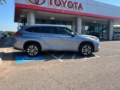 2022 Toyota Highlander Hybrid XLE