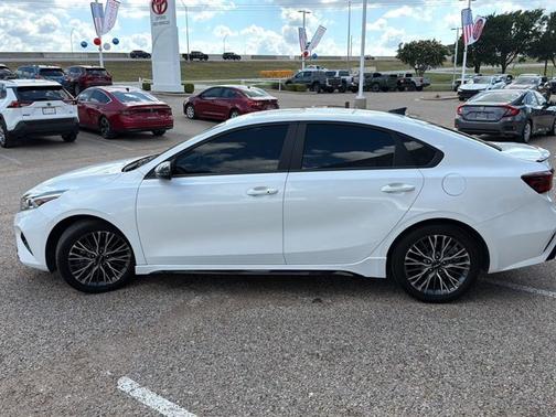 Snow White Pearl 2024 Kia Forte GT-Line