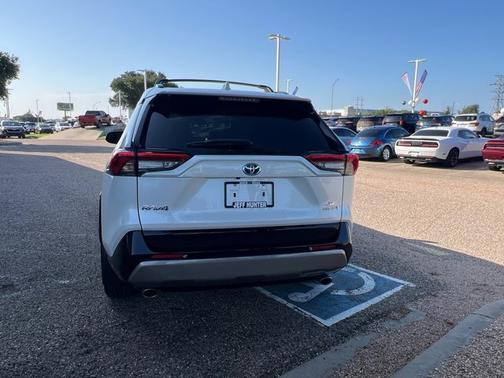 2023 Toyota RAV4 Hybrid SE
