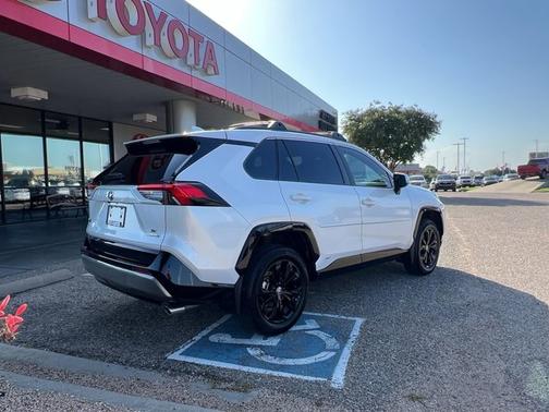 2023 Toyota RAV4 Hybrid SE
