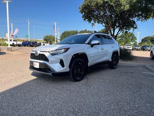 2023 Toyota RAV4 Hybrid SE
