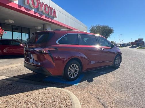 2021 Toyota Sienna XLE