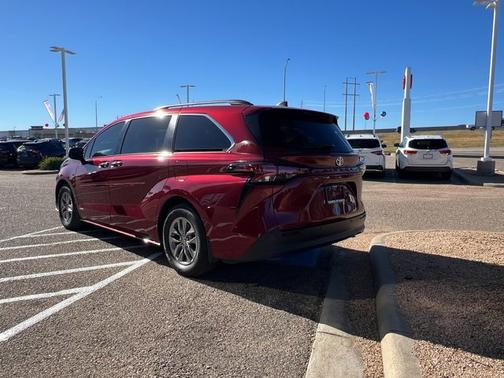 2021 Toyota Sienna XLE