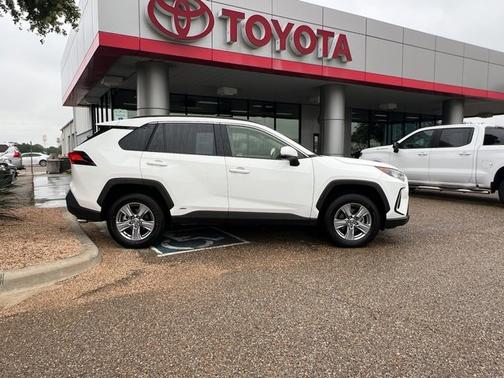 2022 Toyota RAV4 Hybrid LE